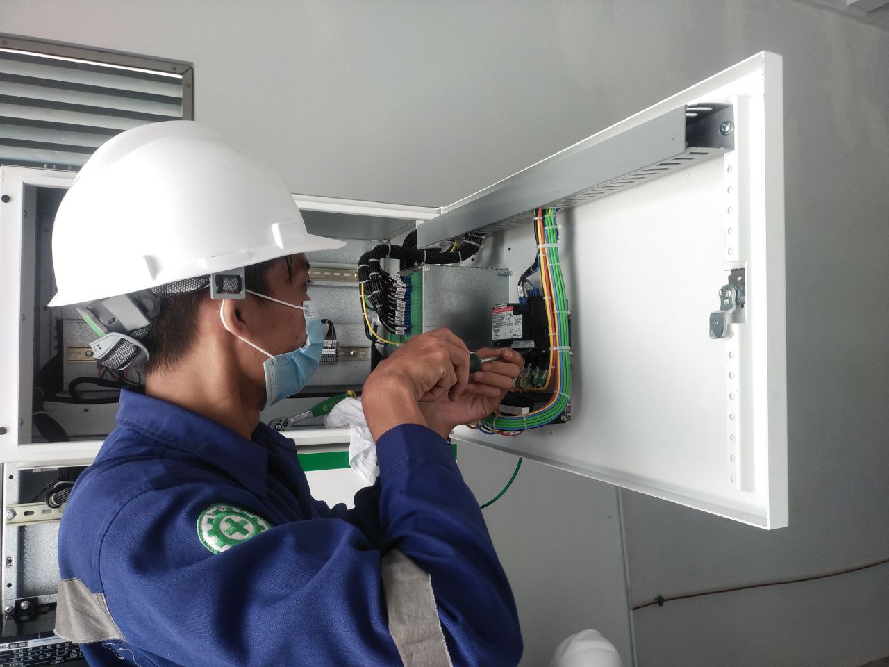 2375c1be 1304 4300 ab33 f1040c5e17bf - electrical & industrial supplier - system integrator - service & maintenance subcontractor