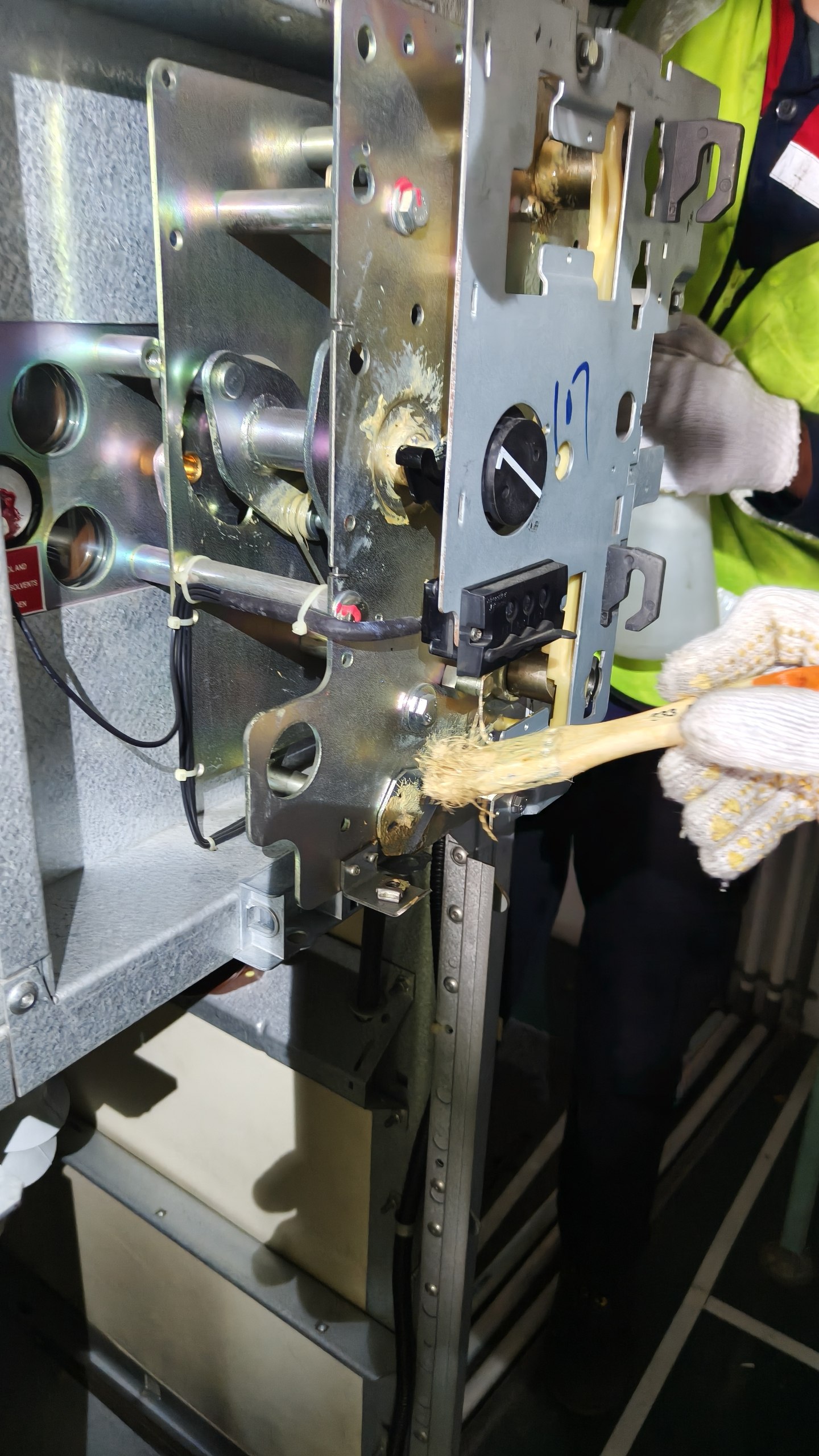 Greasing dan torque panel mv