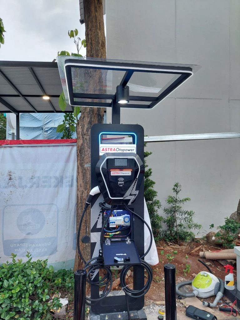 Instalasi Ev Charging – Marketing Gallery Grand Wisata 3 Pt Sarana Energi Investama 6278440338292675093 - electrical & industrial supplier - system integrator - service & maintenance subcontractor