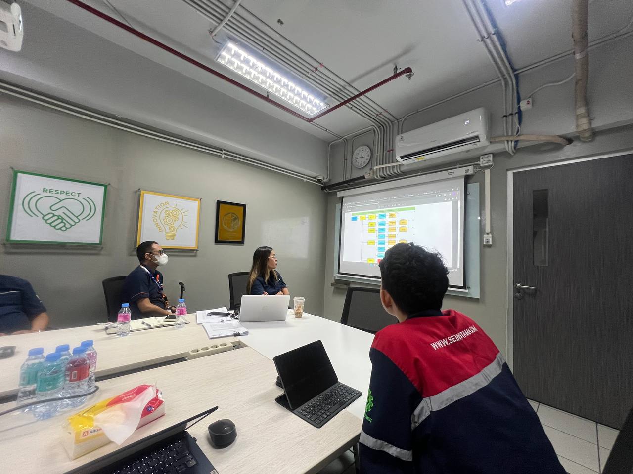 Implementasi aiotku semut alfa tower