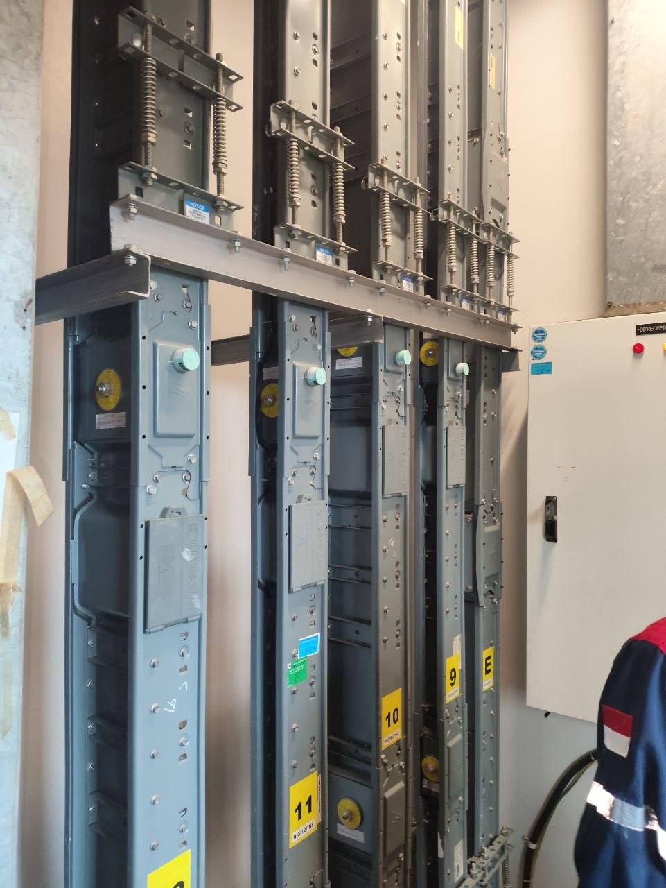 Pemasangan sensor busduct monitoring system aiotku