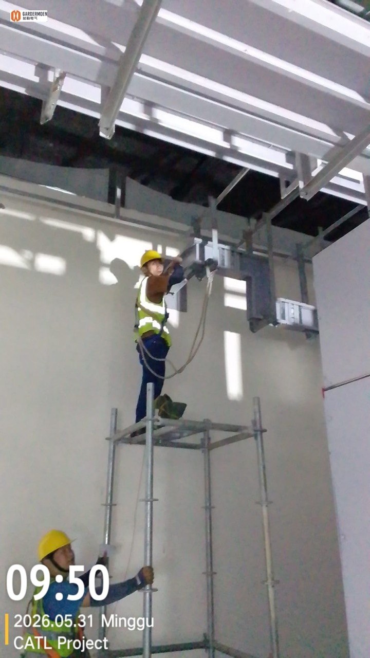 Proses instalasi busduct