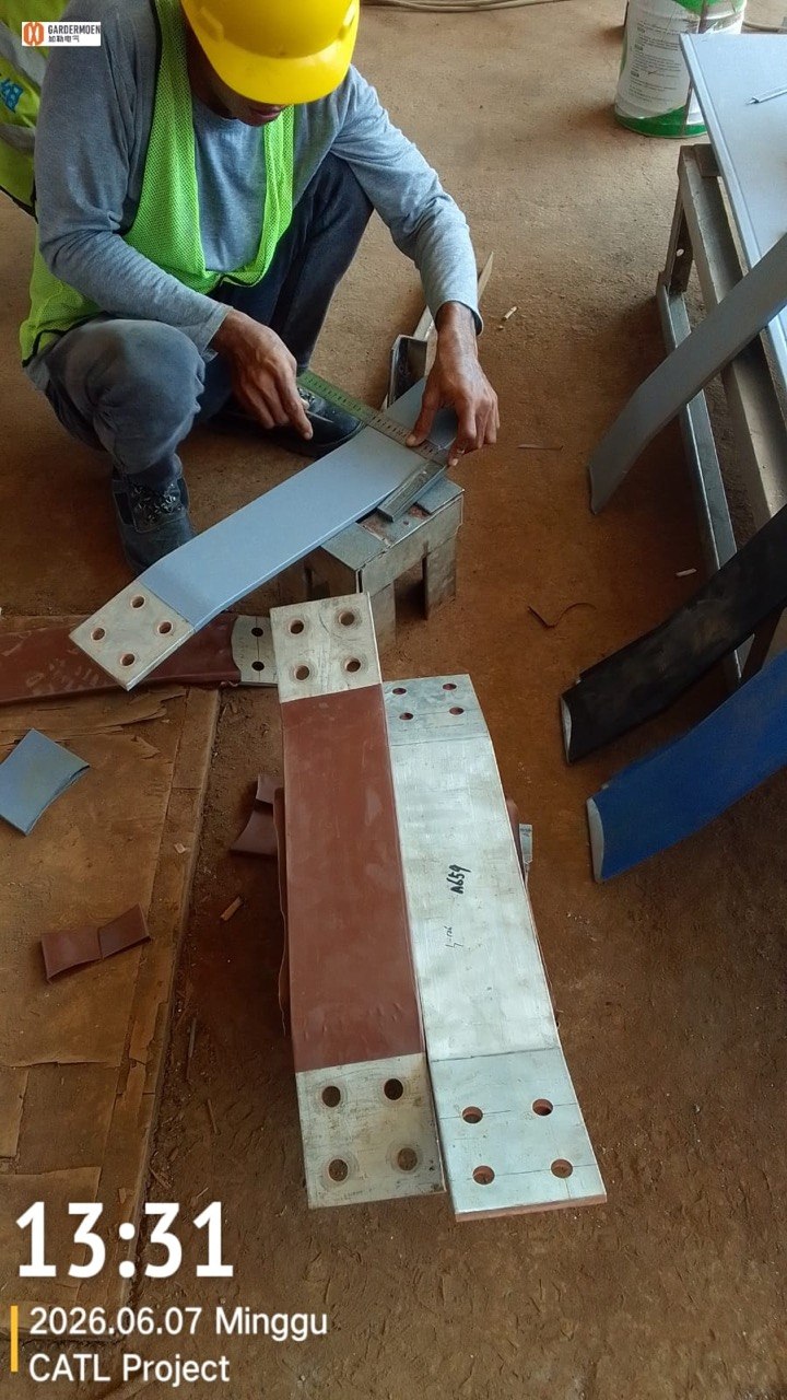 Tim engineer instalasi busduct 2